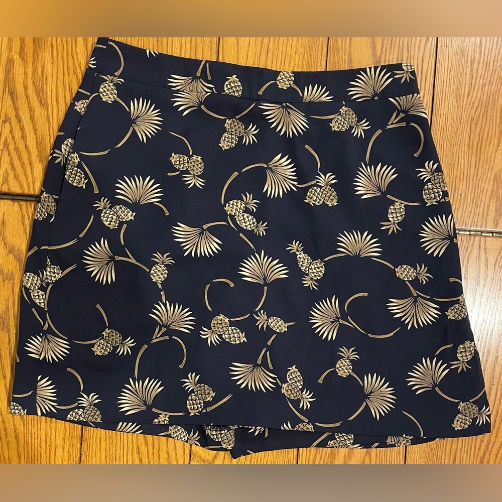 EUC EP Pro Golf Skort, size 6, black with gold pineapples